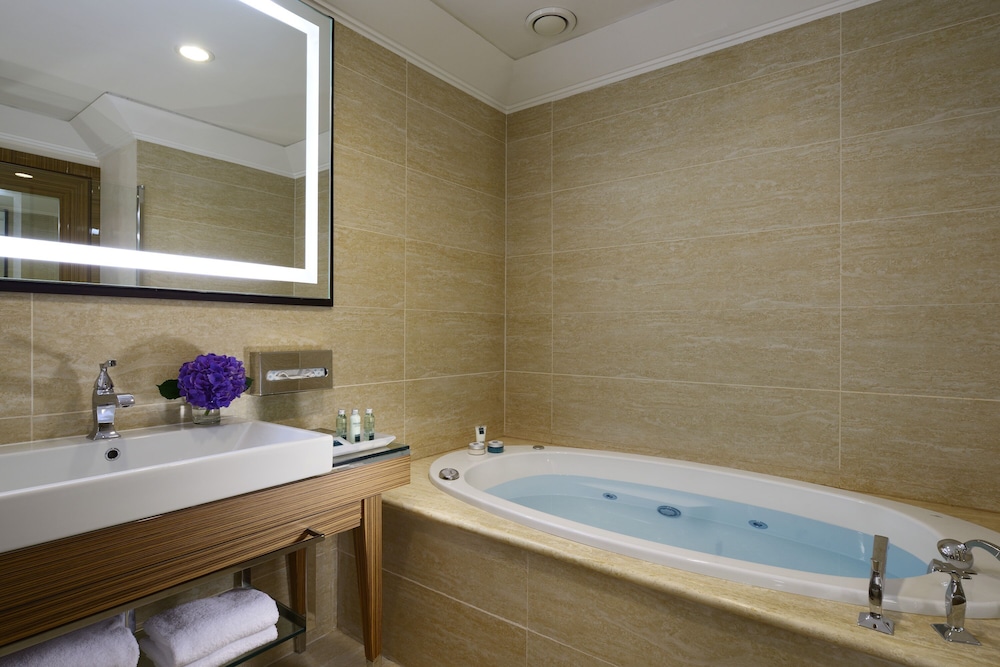 Suite thumbnail 6