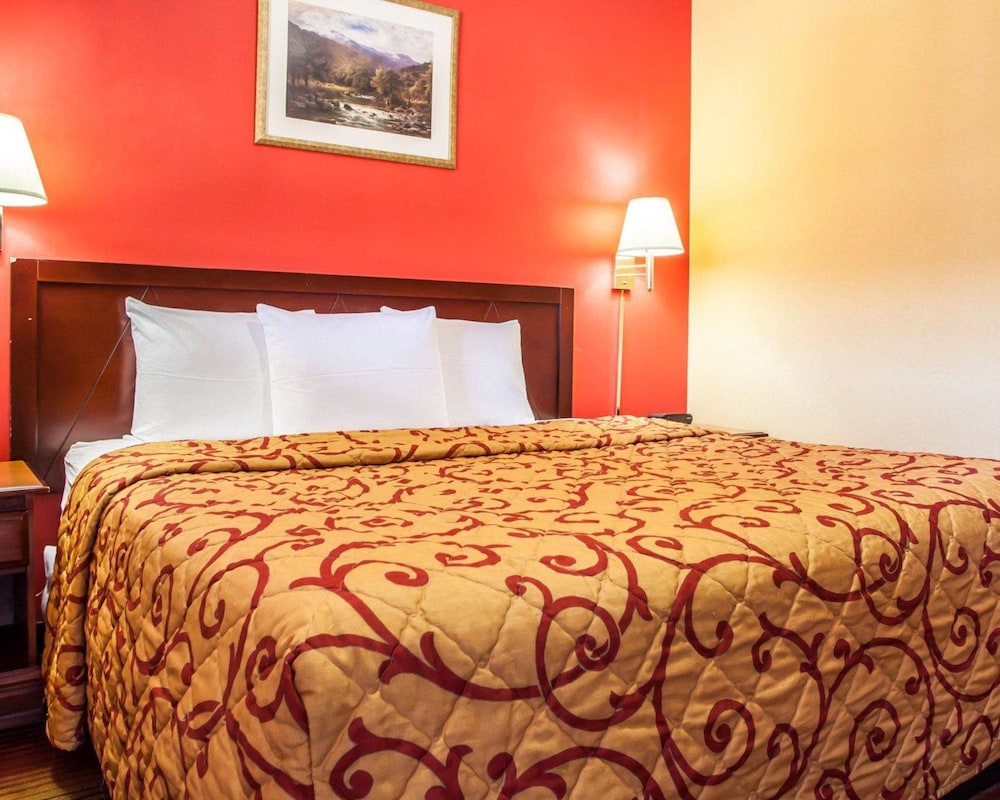 Standard Room, 1 King Bed, Non Smoking - Photo 3