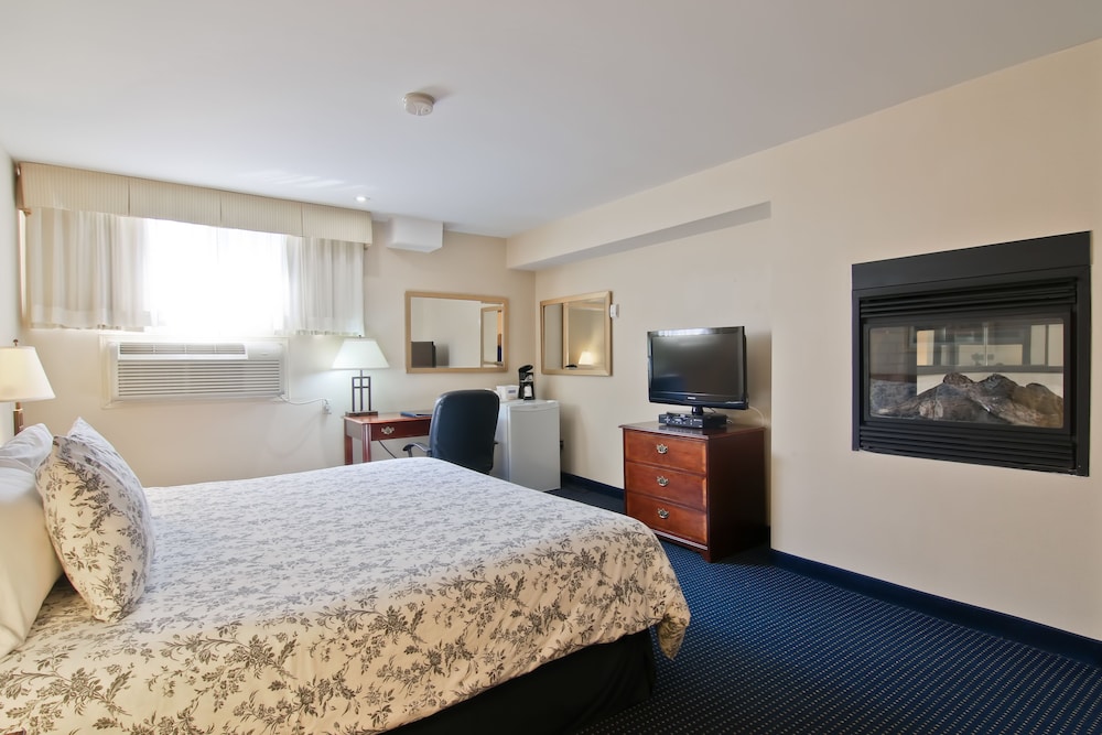 Suite, 1 King Bed, Jetted Tub - Photo 3