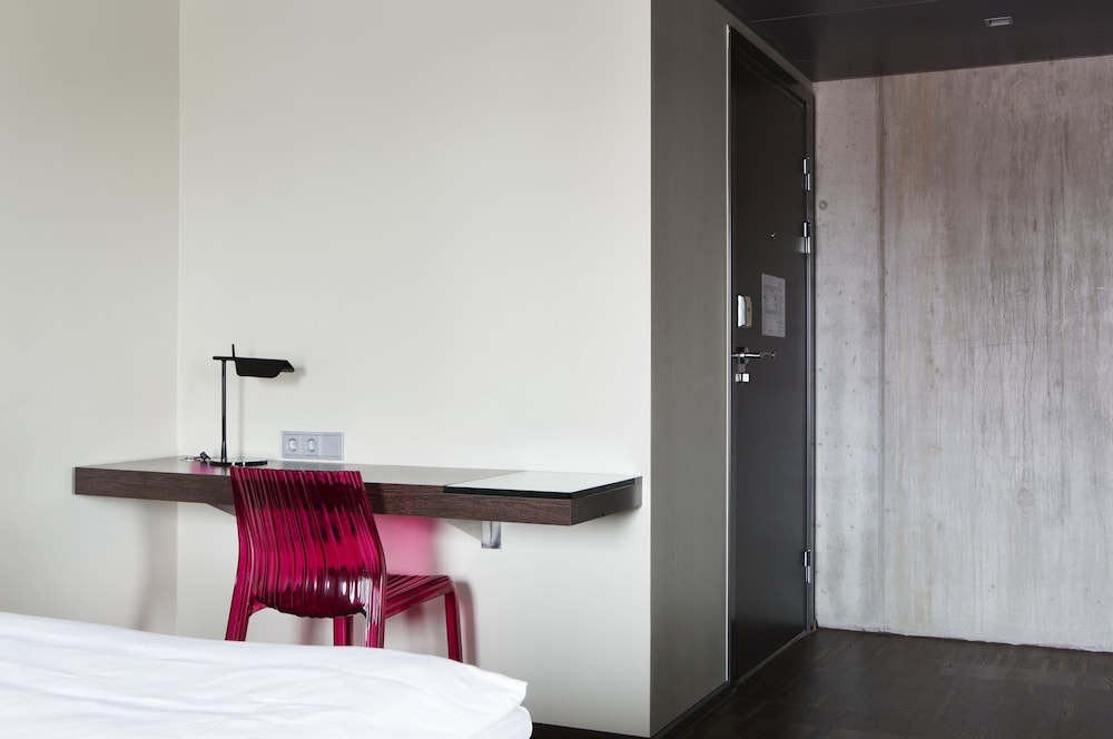 Standard Room, 1 Double Bed, Non Smoking - Photo 4