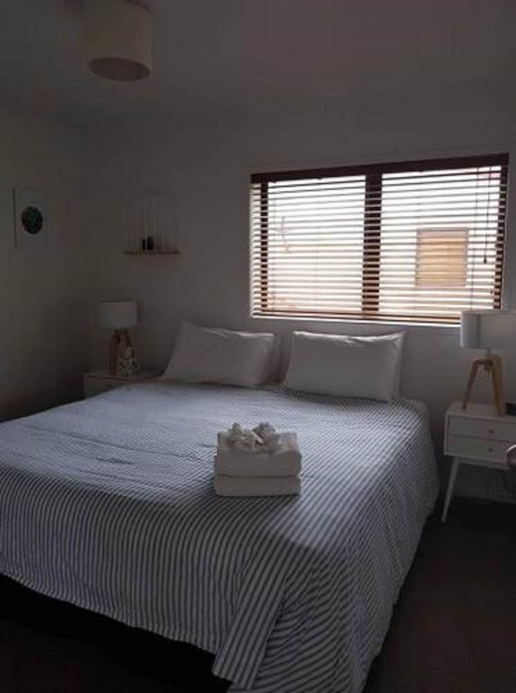 One Bedroom Apartment with Ocean View - Photo 2