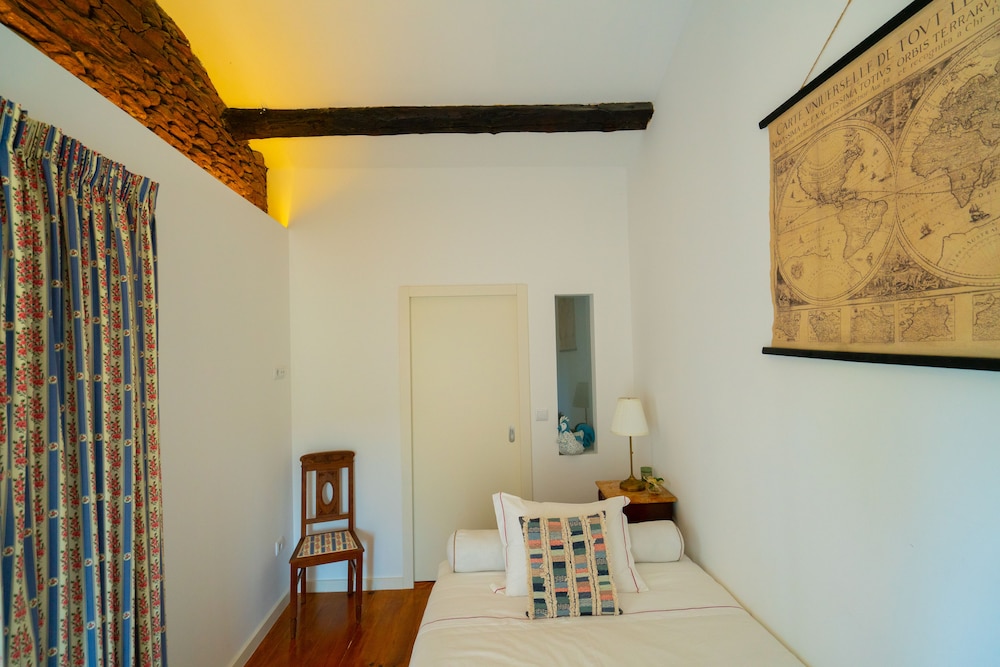 Vintage House 3