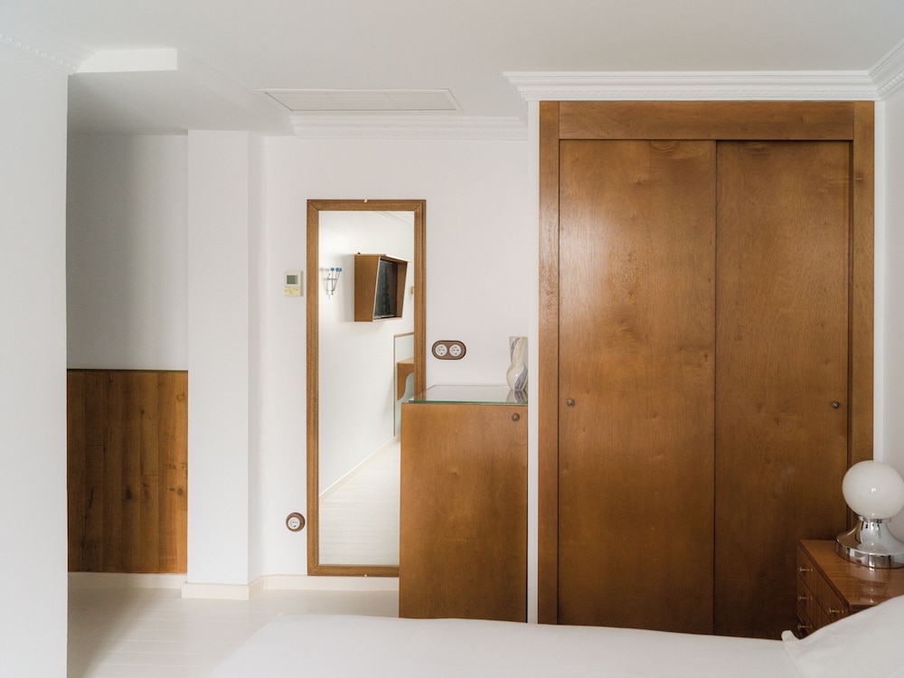 Classic Room, 1 Queen Bed - Photo 5