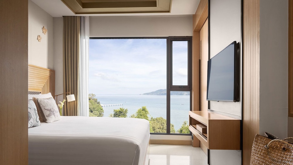 One Bedroom Suite Ocean View Coral Lounge - Photo 3