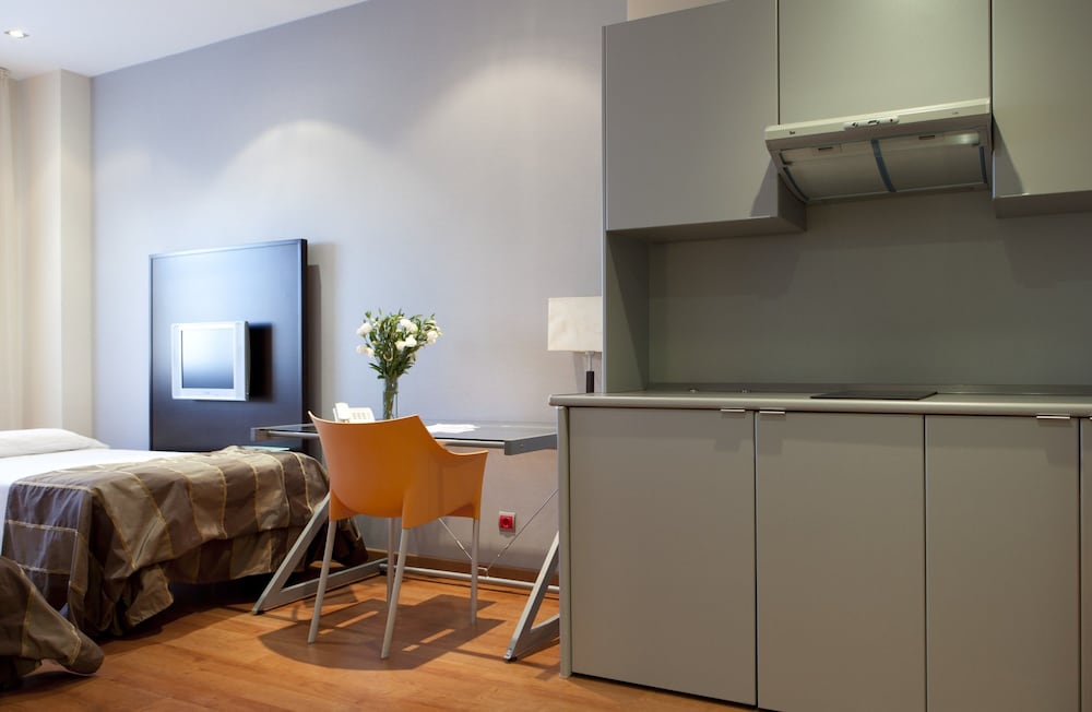 Family Room (3 Adults And 1 Child)