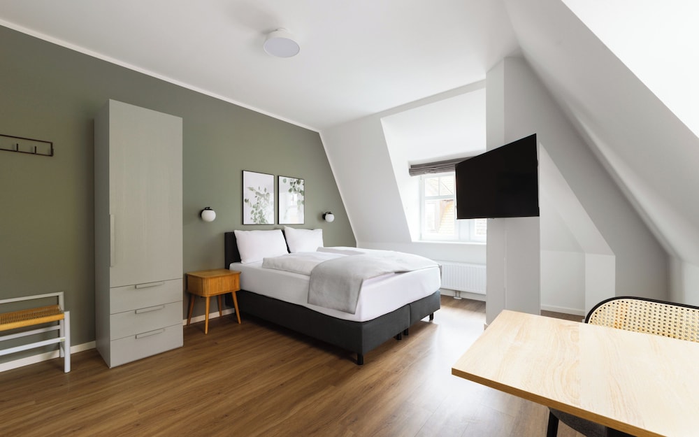 Queen Room photo 1