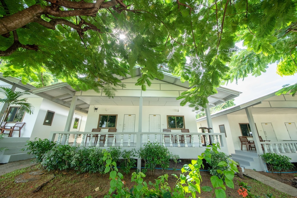 Bungalow, Beachfront photo 2