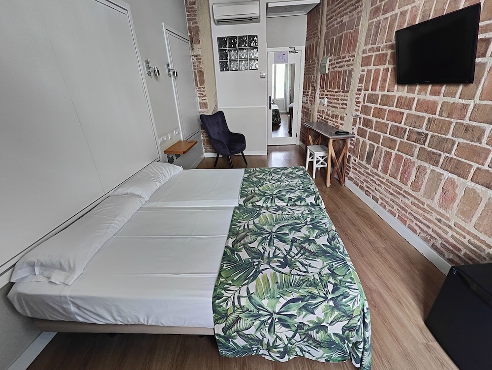 Superior Twin Room, City View photo 3