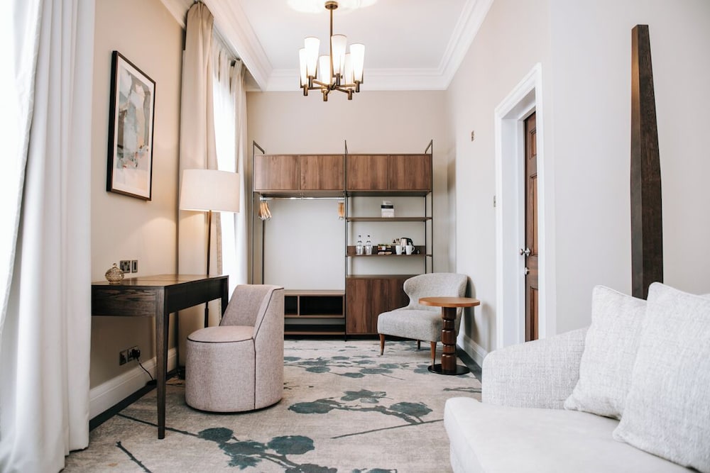 Deluxe Suite - Photo 3