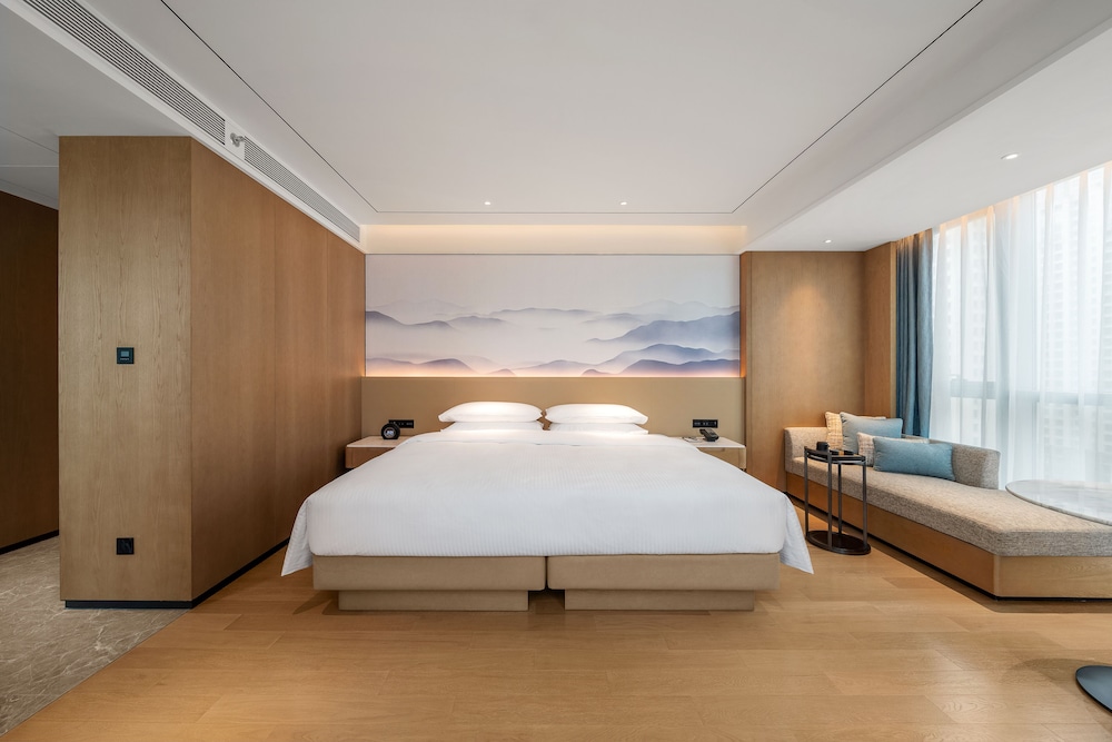 Room, 1 King Bed, Smoking, City View - Photo 3