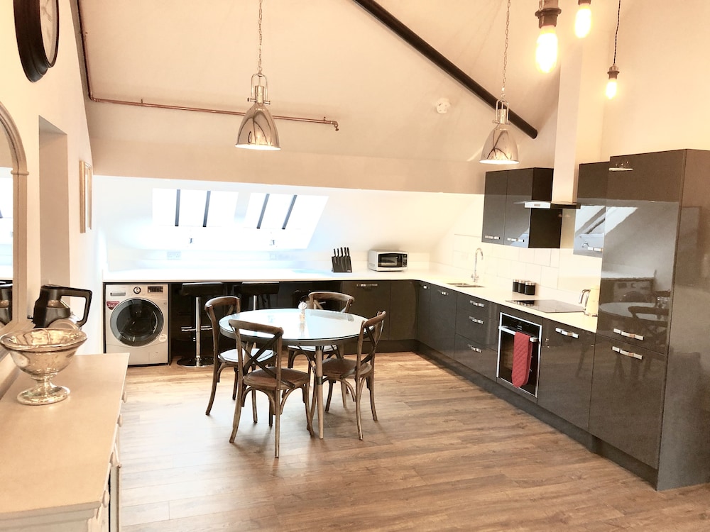 The Penthouse Apartment, 2 Bedrooms, One En-Suite, One Private Bathroom photo 2
