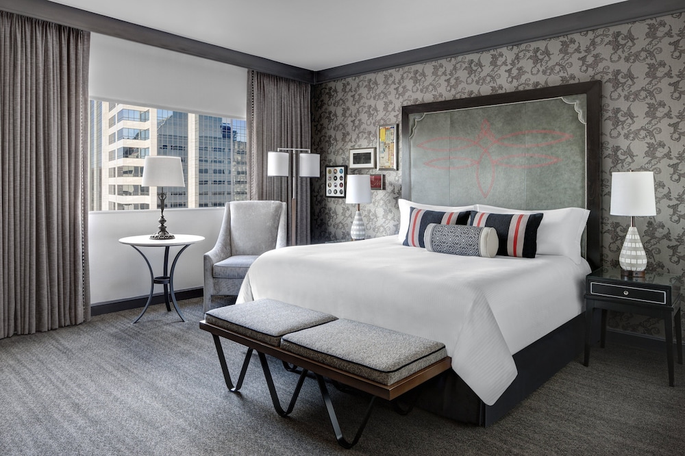 Premium Room, 1 King Bed, Accessible (Hearing) photo 3