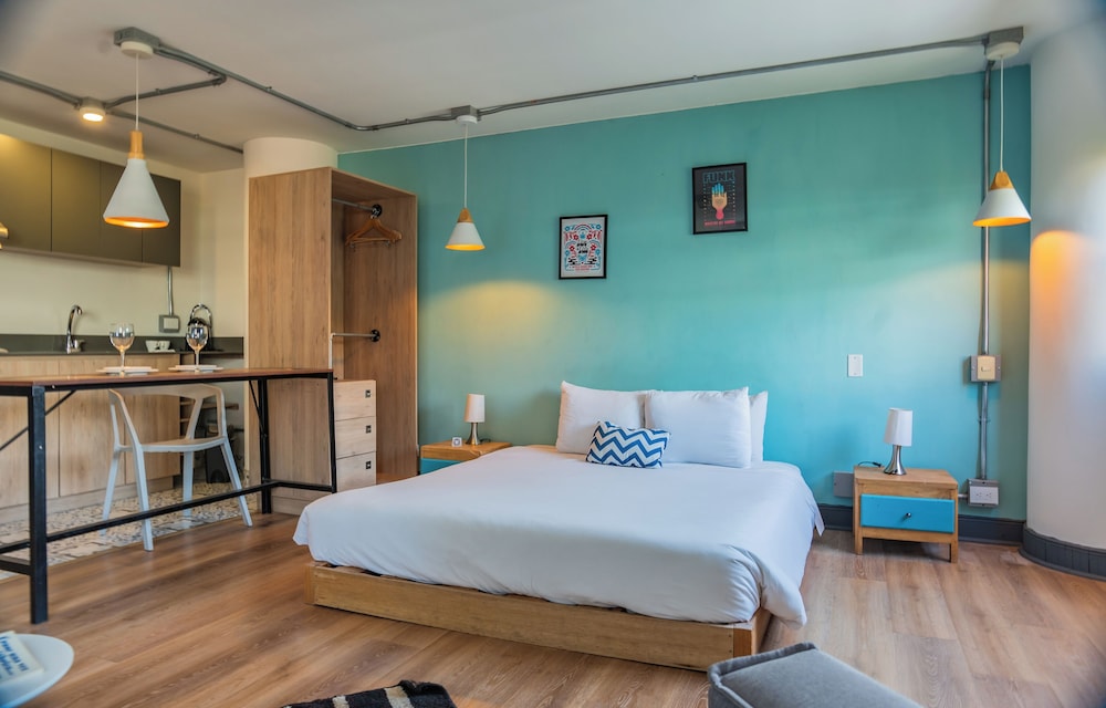 Studio Apartment - Photo 1