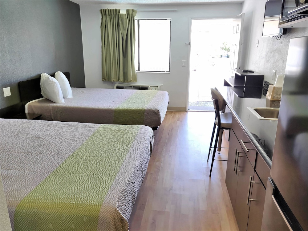 Deluxe Room, 2 Queen Beds, Non Smoking, Kitchenette photo 2