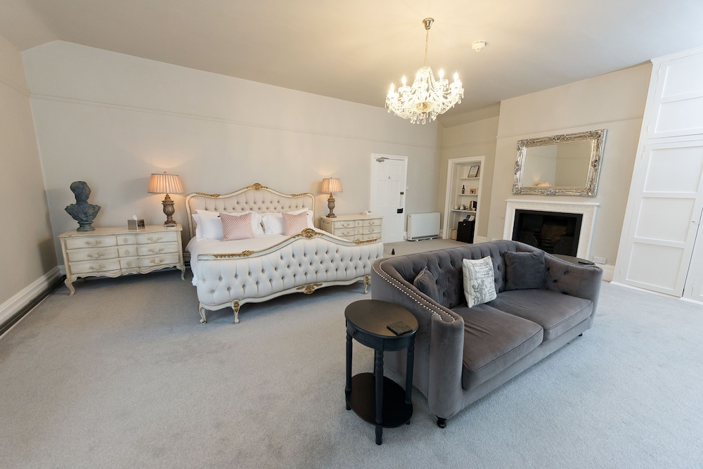 Suite (Gainsborough Suite)