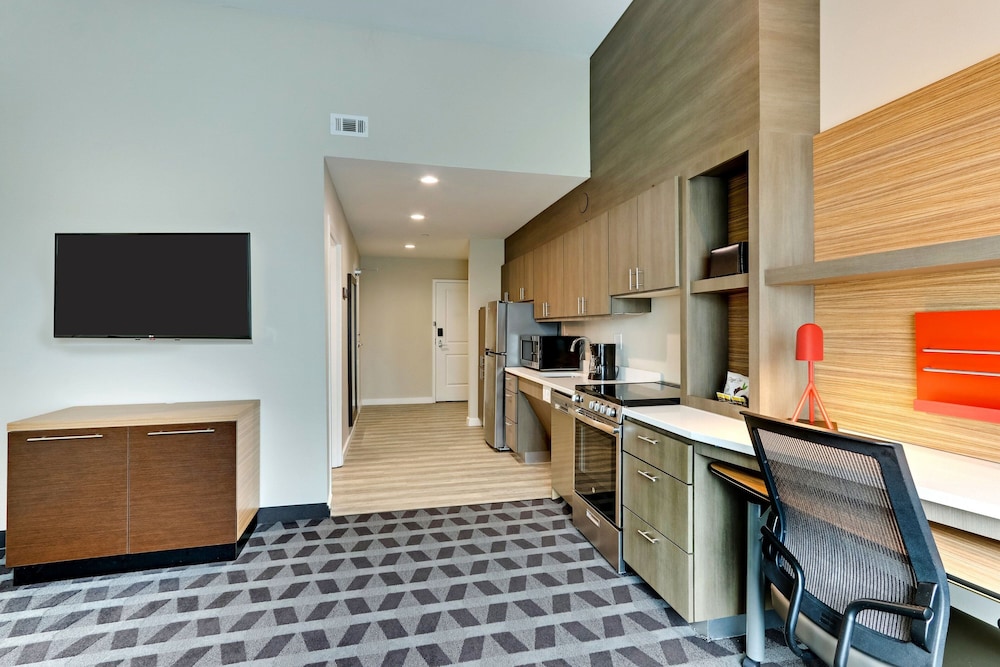 Suite, 1 Bedroom - Photo 8