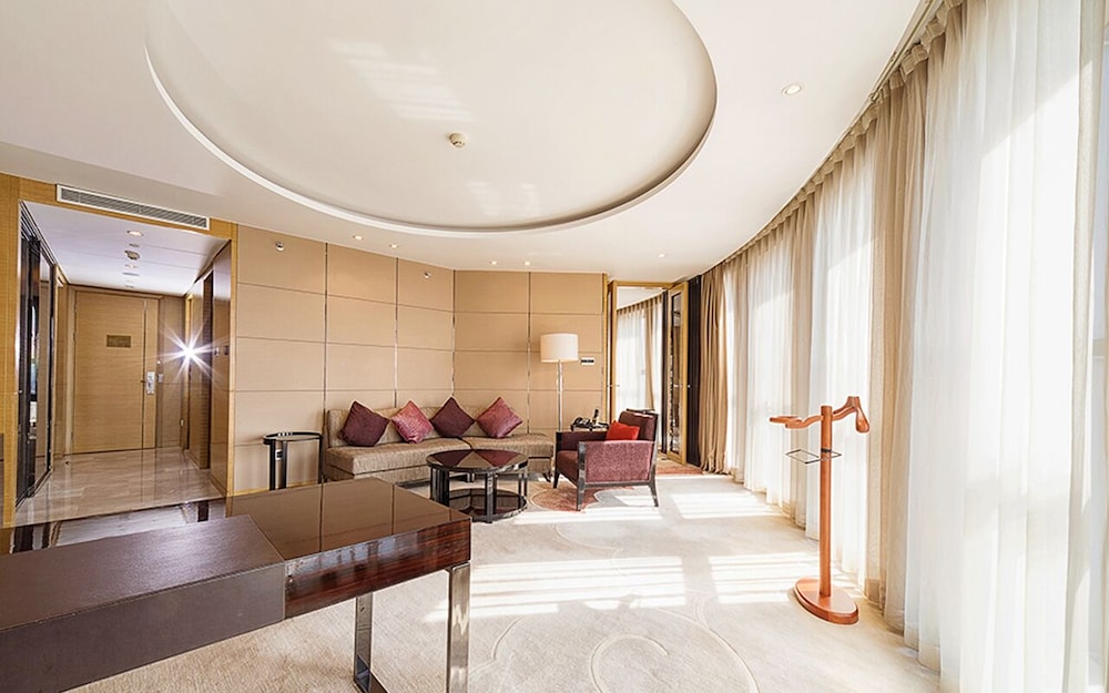 Deluxe Suite, 1 King Bed photo 1