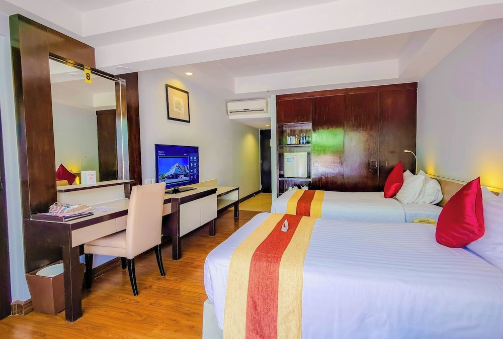 Premium Deluxe Room - Photo 13