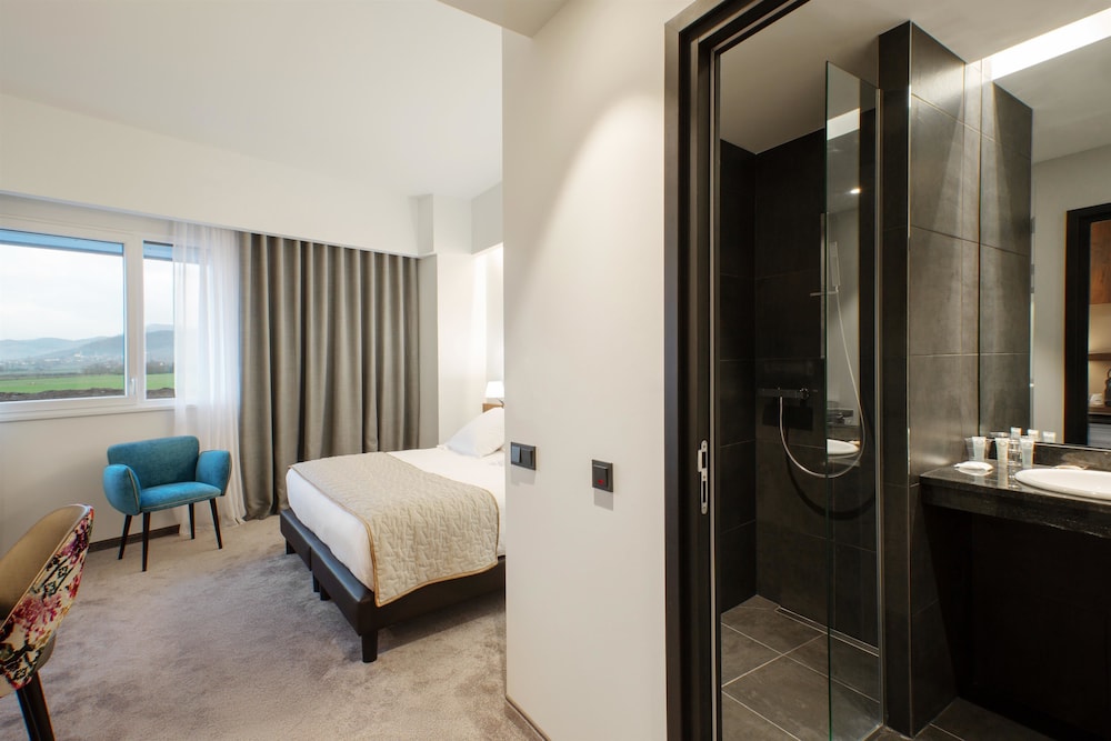 Executive Room, 1 King Bed, Non Smoking (Converts to 2 Twin Beds) - Photo 5
