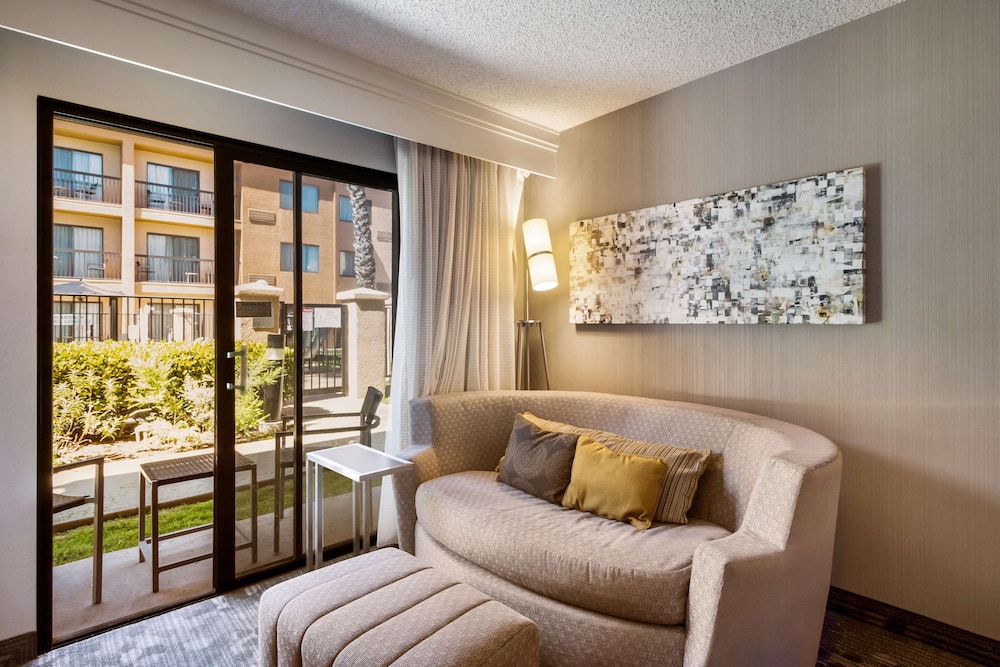 Room, 1 King Bed with Sofa bed, Accessible, Pool View - Photo 4