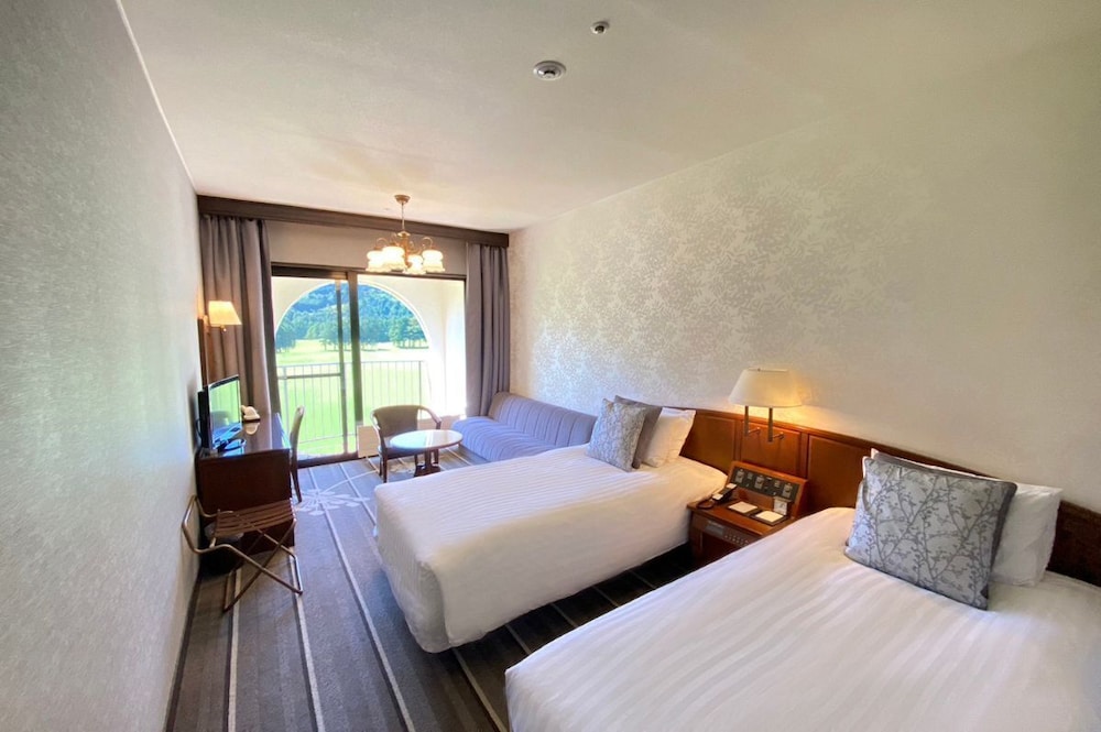 Superior Twin Room, Non Smoking - Room Only Plan photo 1