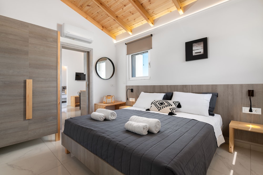 Family Suite, Multiple Bedrooms, 2 Bathrooms