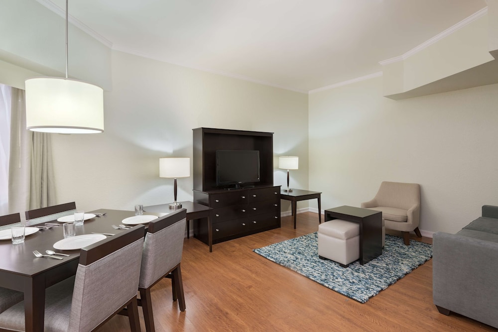 Suite, 1 Queen Bed, Non Smoking - Photo 1