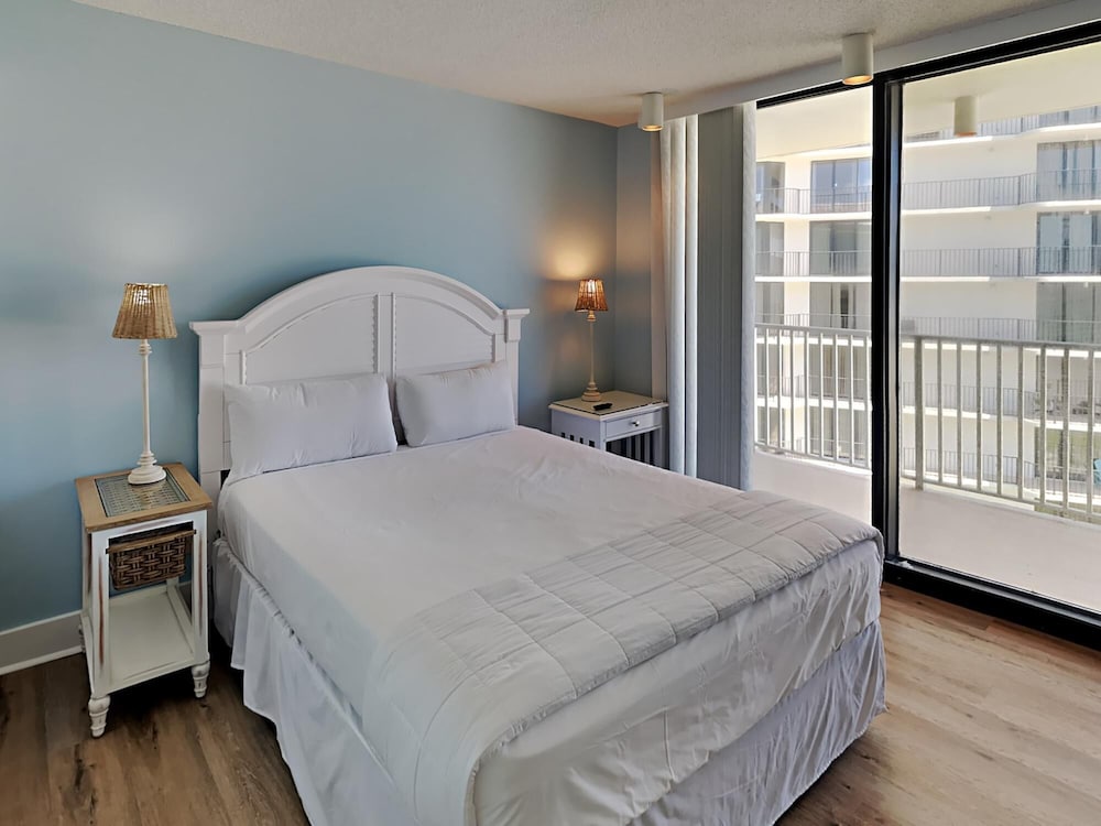 Condo (Leeward 500 - No Pets)
