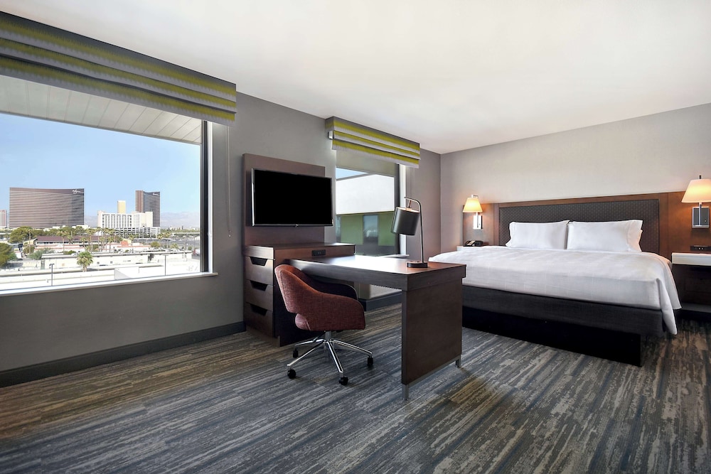 Suite, 1 King Bed, Accessible (Roll-In Shower) - Photo 4