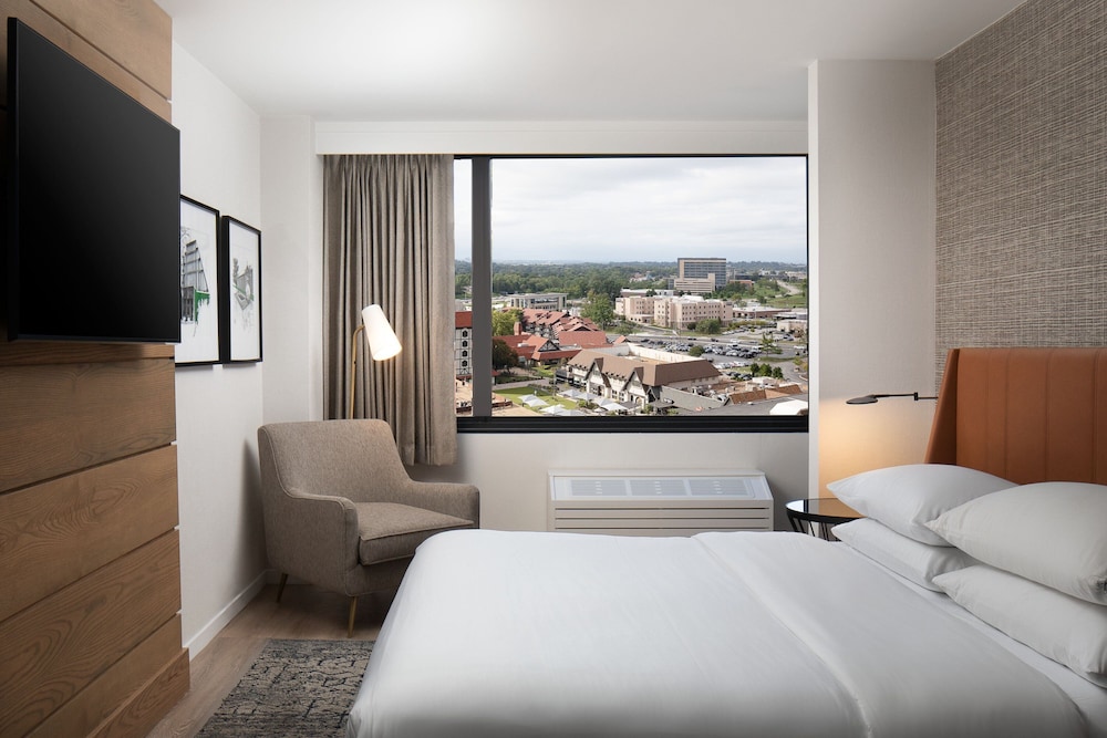 Club Suite, 1 Bedroom - Photo 6