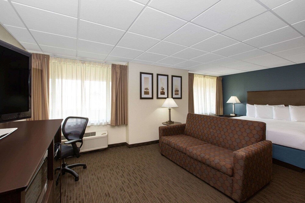 Studio Suite, 1 King Bed, Non Smoking - Photo 1
