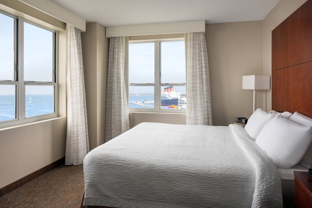 Suite, 1 Bedroom, Harbor View, Corner (Harbor View) photo 3