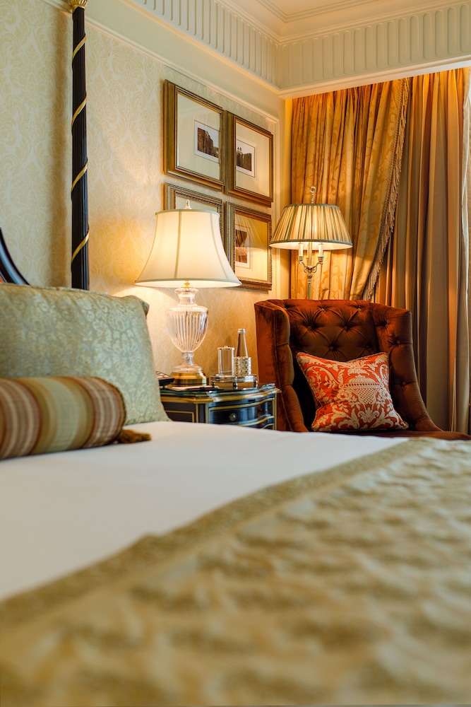 Royal Room (Premier) - Photo 2