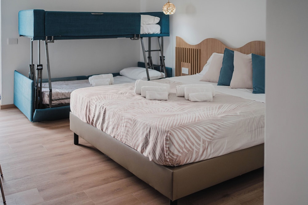 Deluxe Quadruple Room photo 2