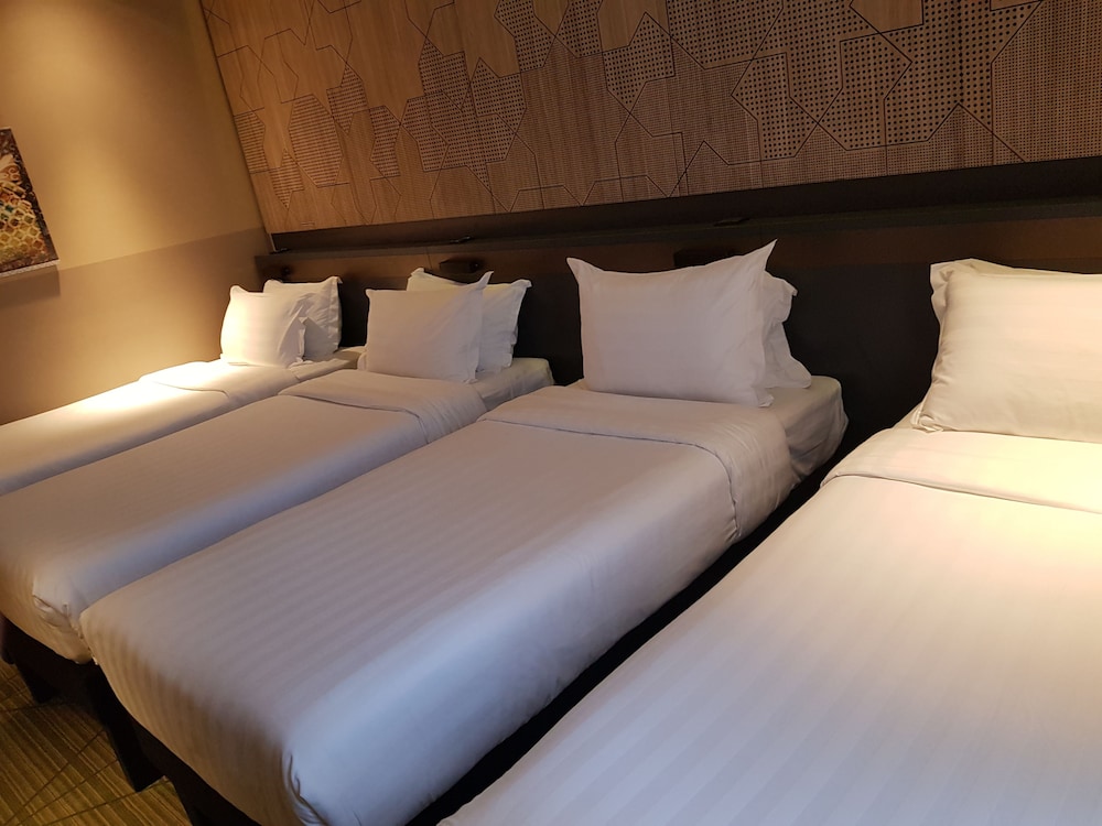 Standard Room, 3 Twin Beds photo 1