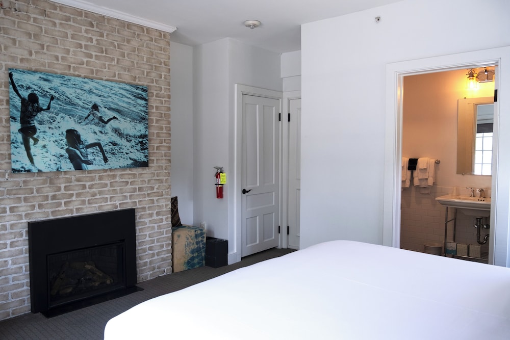 Comfort Single Room, 1 King Bed, Balcony photo 3