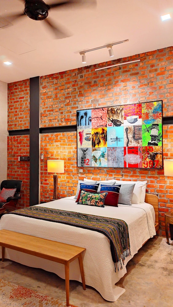 Premium Suite - Photo 7