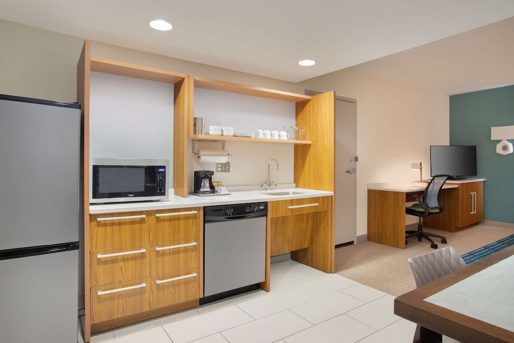 Suite, 1 King Bed, Accessible, Bathtub
