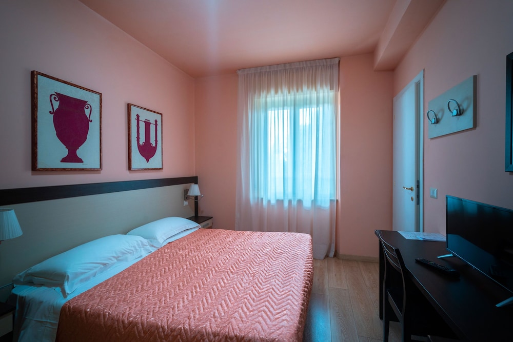 Double or Twin Room - Photo 3