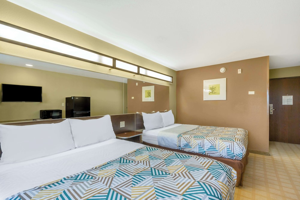 Standard Room, 2 Queen Beds, Non Smoking photo 3