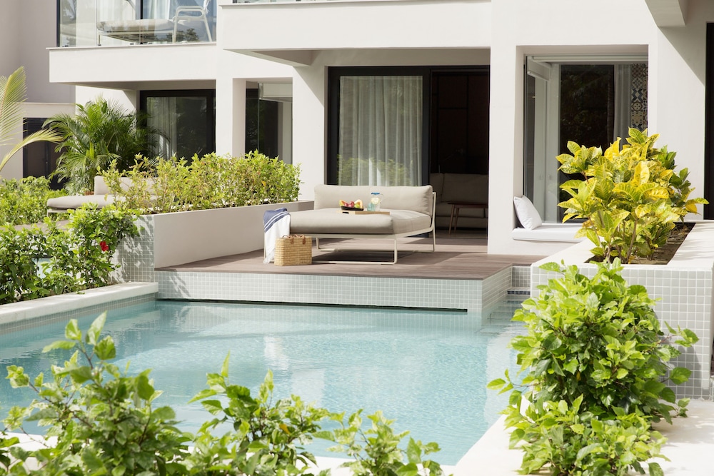 FREE UPGRADE TO EXCELLENCE CLUB JUNIOR SUITE WITH PRIVATE POOL