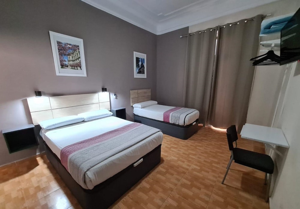 Deluxe Triple Room, Private Bathroom (extra bed) photo 2