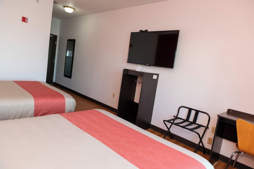 Standard Single Room, 2 Queen Beds, Accessible Bathtub, Non Smoking photo 2