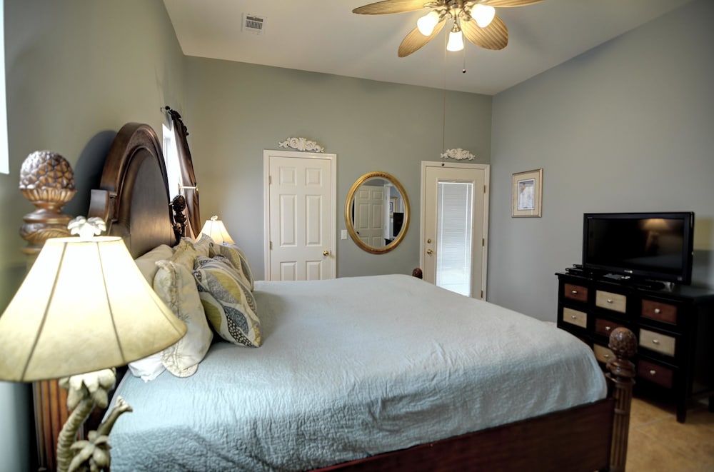 House, Multiple Beds (Admirals Club) photo 1