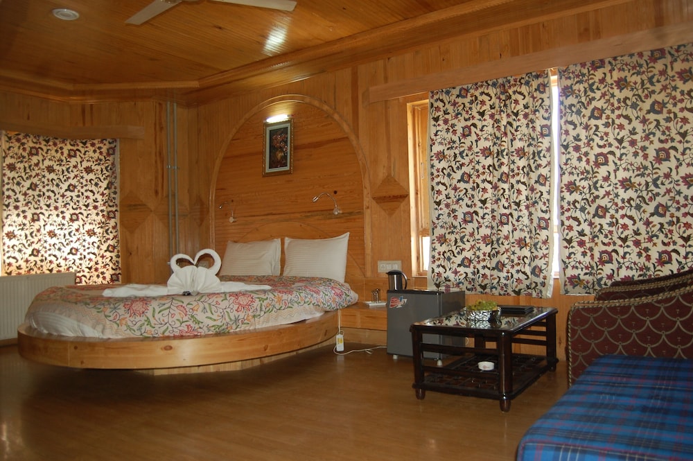 Honeymoon Suite photo 3