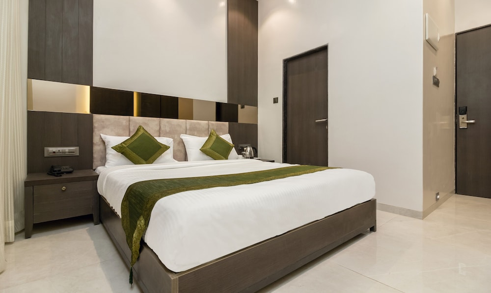 Deluxe Room - Photo 6