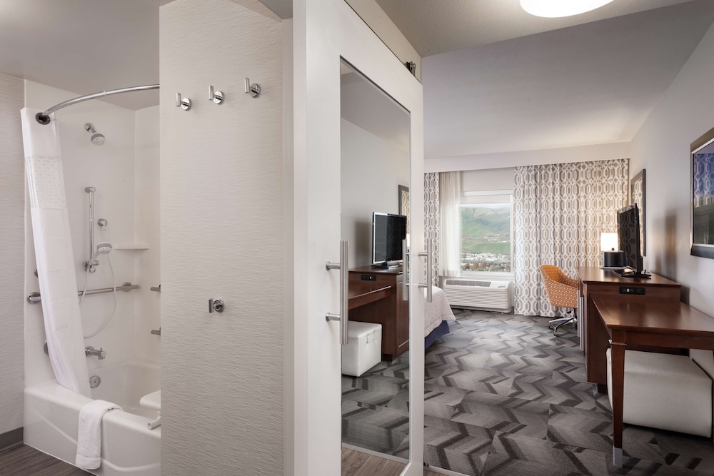 Room, 1 King Bed, Accessible, River View (Bathtub) photo 3