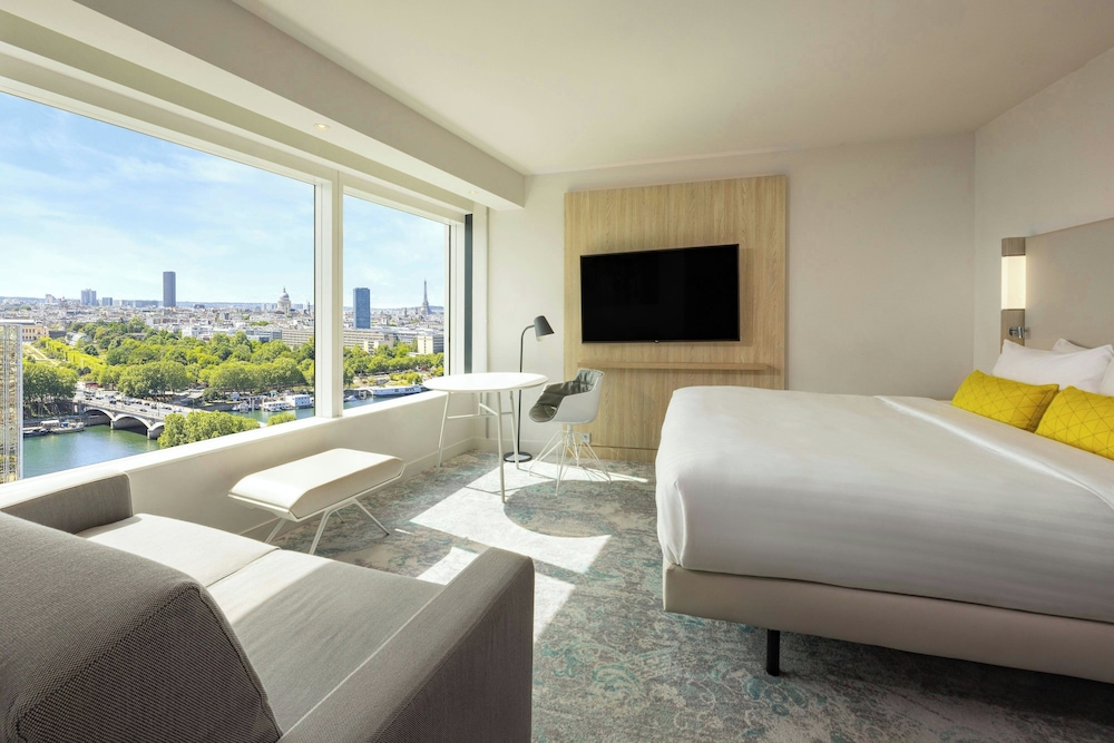 Family Room, 1 King Bed with Sofa bed, Tower (View) photo 1