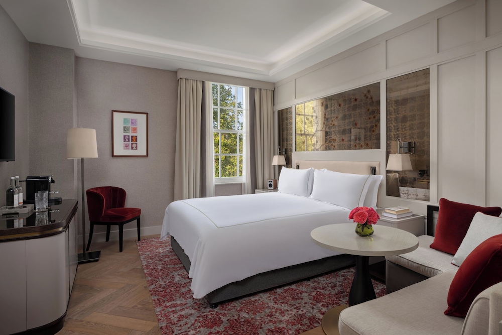 Deluxe Room, 1 King Bed (Grosvenor Square View)
