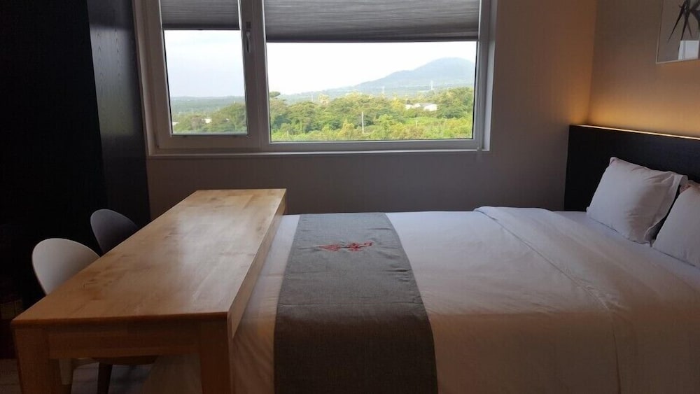 201 photo 3